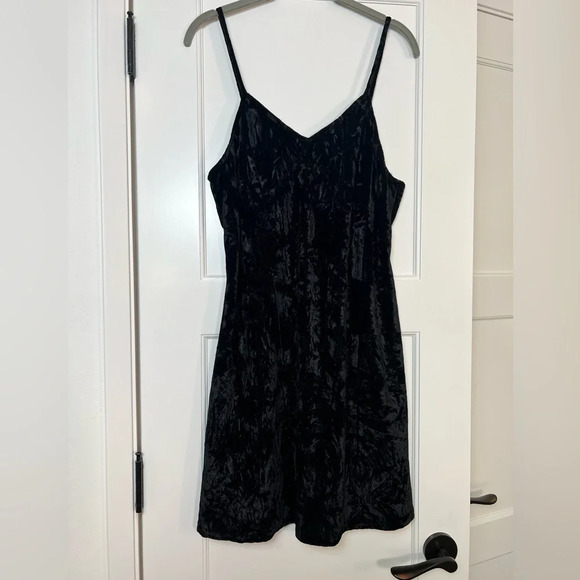 NWT Angie Black Crushed Velvet Slip Dress (Large) - Picture 1 of 5
